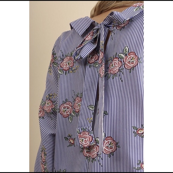 🚨Button up Top W/ Bow Details - Picture 5 of 5